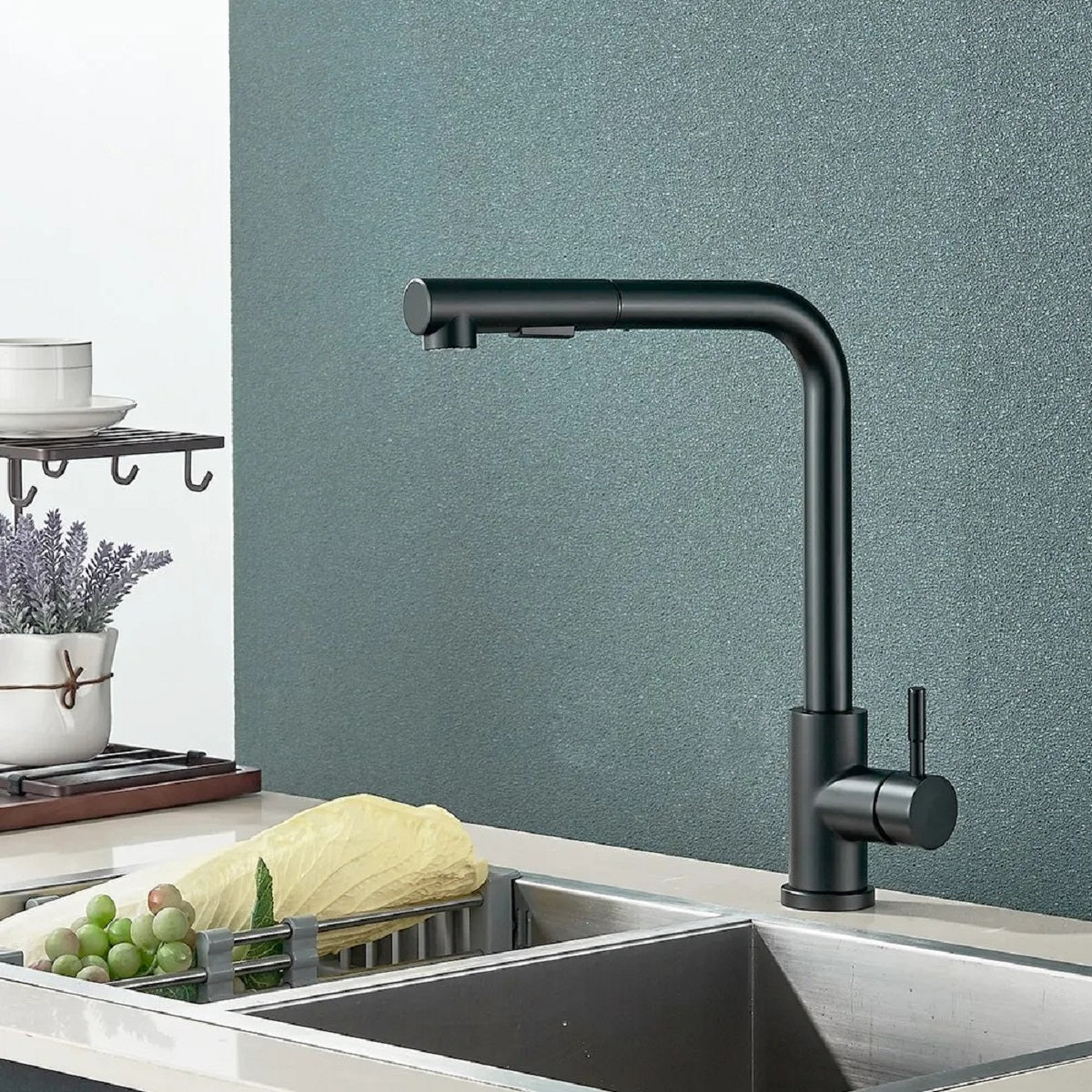 Modern Matte Black Kitchen Faucet with Pull-Out Spray - Image 4