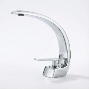 Tap with hot and cold water mixing system
